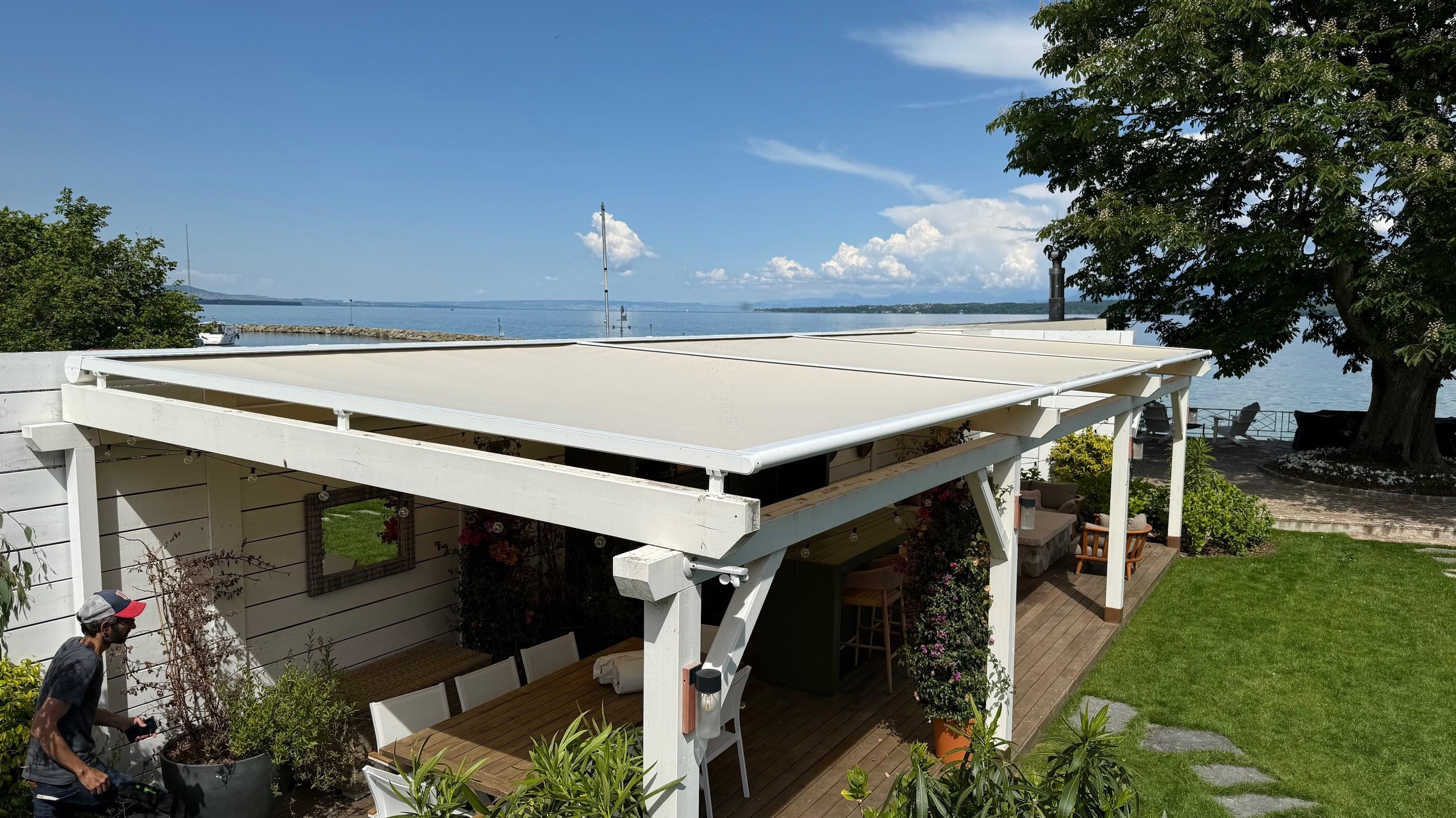 Stores toile sur structure bois